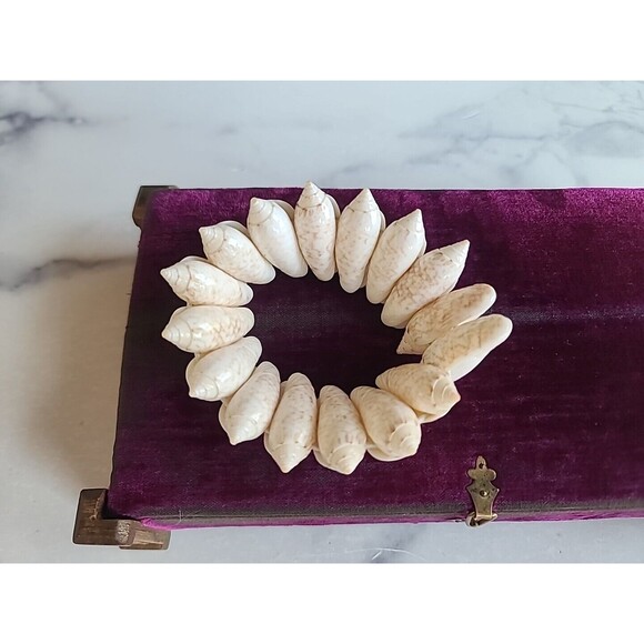 Vintage Beaded Shell Stretchy Bracelet - Picture 2 of 10
